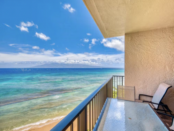 Lahaina Oceanfront 3 Bedroom Condo with Resort Pool & Spa