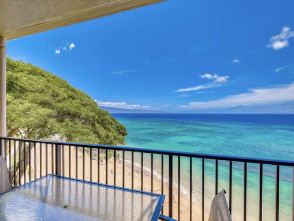 Lahaina Oceanfront 3 Bedroom Condo with Resort Pool & Spa