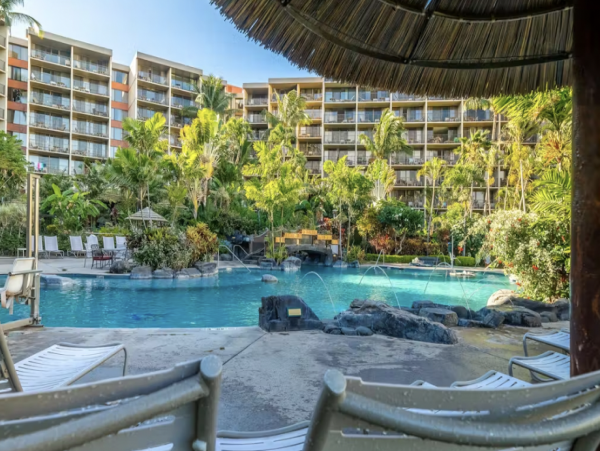 Lahaina Oceanfront 3 Bedroom Condo with Resort Pool & Spa