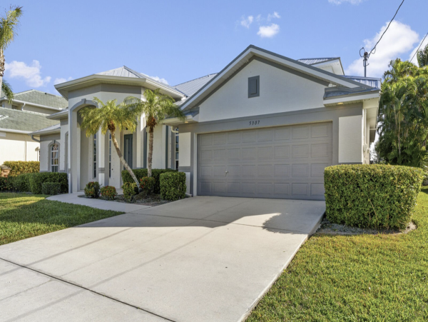 Cape Coral Luxury Pool Vacation Home