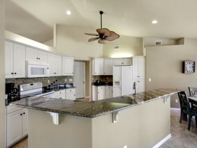 Three Bedroom Cape Coral Vacation Home With Caged Pool