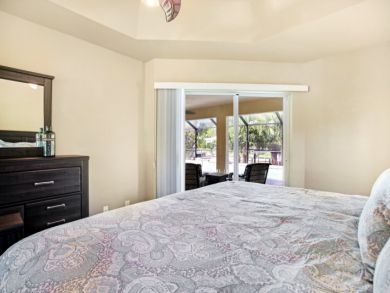 Three Bedroom Cape Coral Vacation Home With Caged Pool