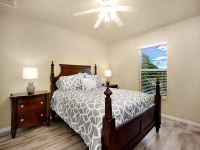 Three Bedroom Cape Coral Vacation Home With Caged Pool