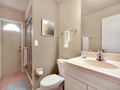 Three Bedroom Cape Coral Vacation Home With Caged Pool