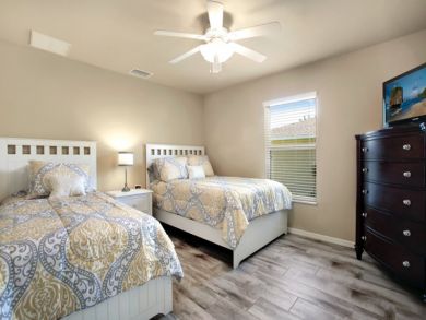Three Bedroom Cape Coral Vacation Home With Caged Pool