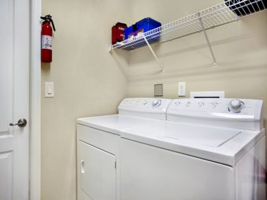 Three Bedroom Cape Coral Vacation Home With Caged Pool
