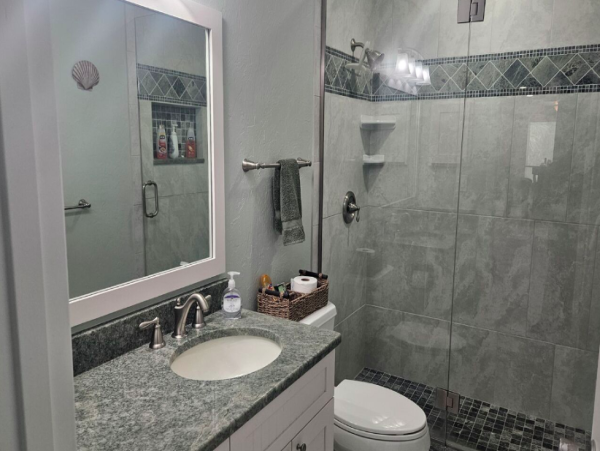 Charming 2-Bedroom Bayfront Condo with Panoramic Views