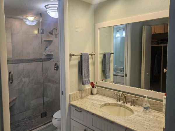 Charming 2-Bedroom Bayfront Condo with Panoramic Views