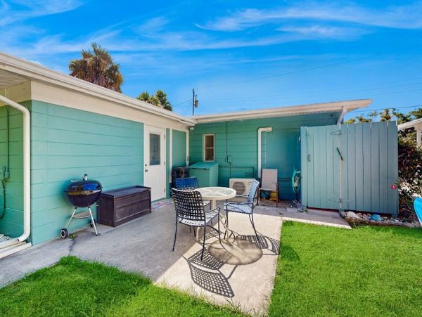 Manasota Key Vacation Home Two Bedroom Walk to Beach