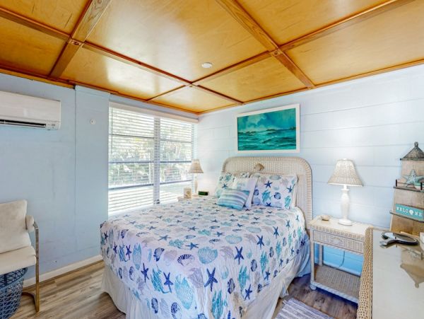 Manasota Key Vacation Home Two Bedroom Walk to Beach