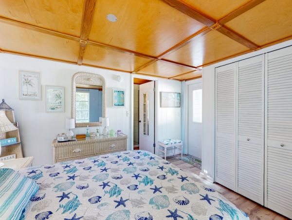 Manasota Key Vacation Home Two Bedroom Walk to Beach