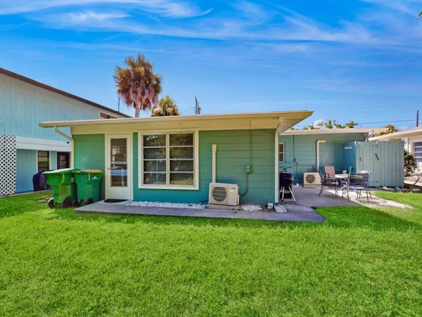 Manasota Key Vacation Home Two Bedroom Walk to Beach