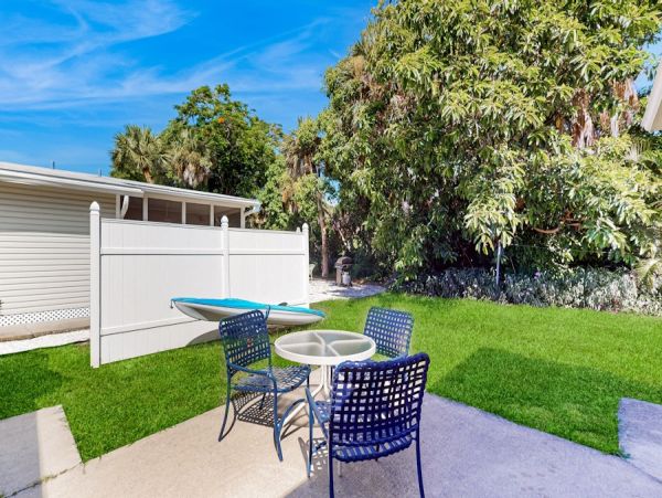 Manasota Key Vacation Home Two Bedroom Walk to Beach