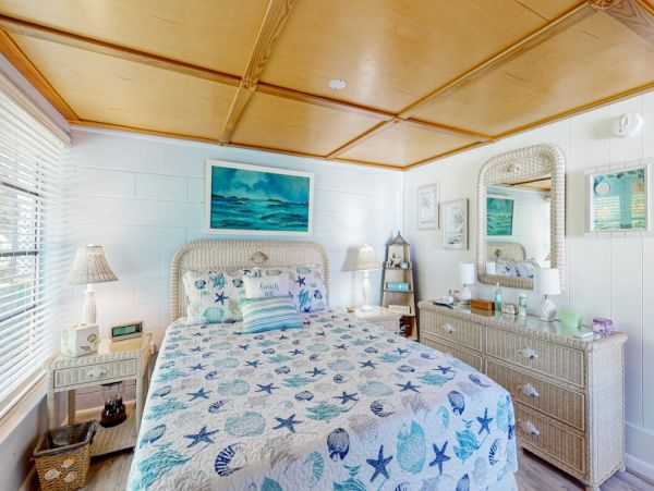 Manasota Key Vacation Home Two Bedroom Walk to Beach