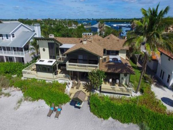 Expansive 5-Bedroom Gulf-Front Oasis on Manasota key