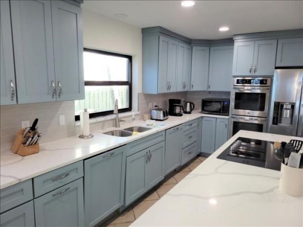 Expansive 5-Bedroom Gulf-Front Oasis on Manasota key
