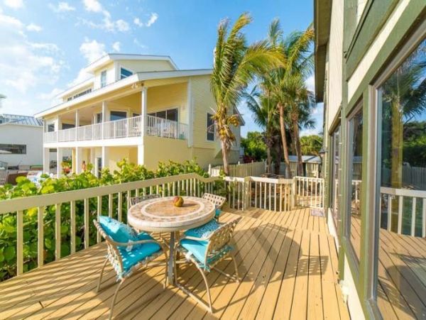 Expansive 5-Bedroom Gulf-Front Oasis on Manasota key