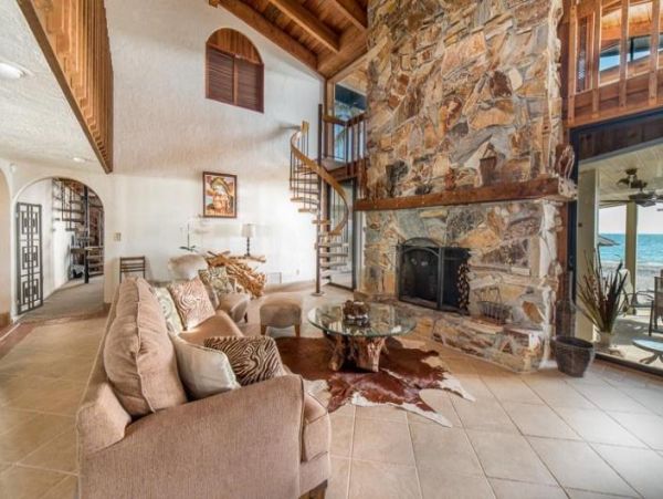 Expansive 5-Bedroom Gulf-Front Oasis on Manasota key