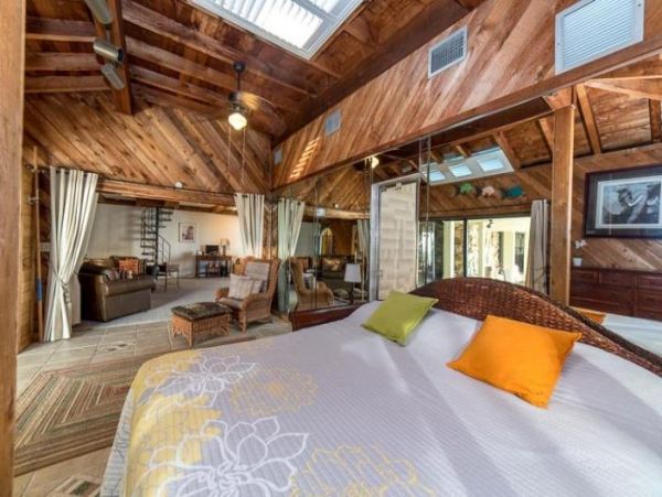 Expansive 5-Bedroom Gulf-Front Oasis on Manasota key