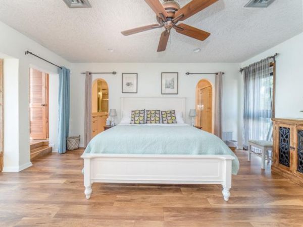Expansive 5-Bedroom Gulf-Front Oasis on Manasota key