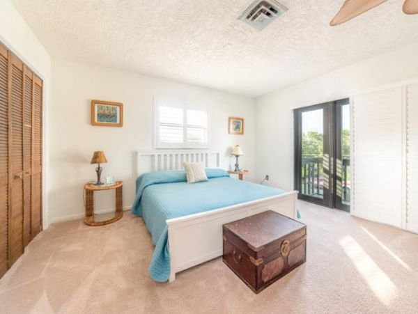 Expansive 5-Bedroom Gulf-Front Oasis on Manasota key