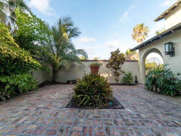 Expansive 5-Bedroom Gulf-Front Oasis on Manasota key