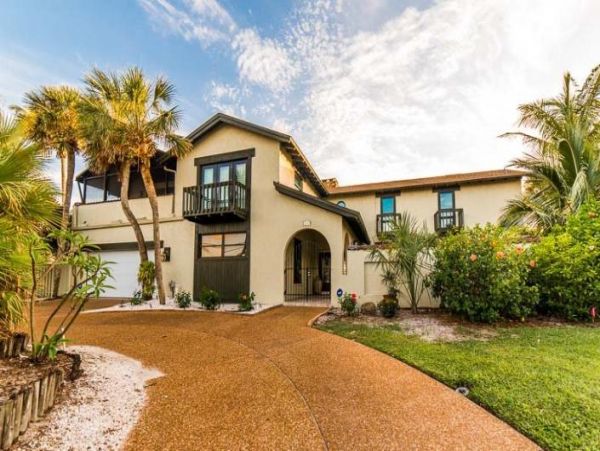 Expansive 5-Bedroom Gulf-Front Oasis on Manasota key
