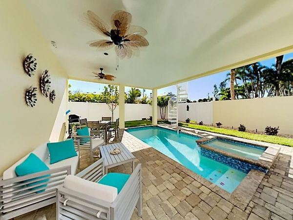 Englewood Vacation Home Three Bedroom Walk to Beach
