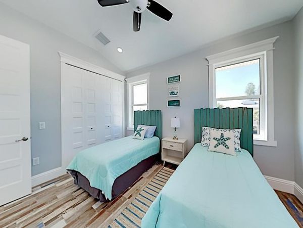 Englewood Vacation Home Three Bedroom Walk to Beach