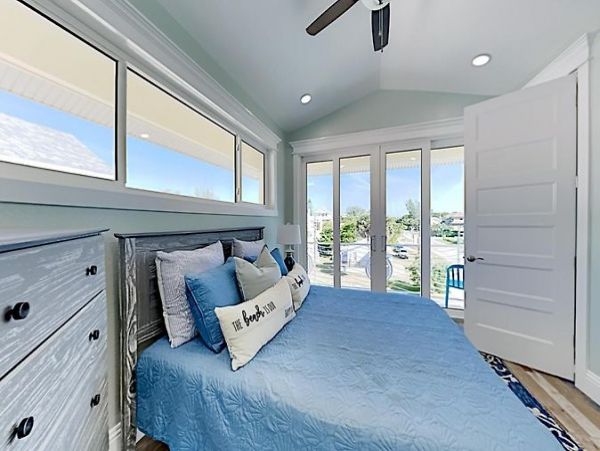 Englewood Vacation Home Three Bedroom Walk to Beach