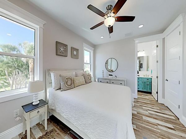 Englewood Vacation Home Three Bedroom Walk to Beach