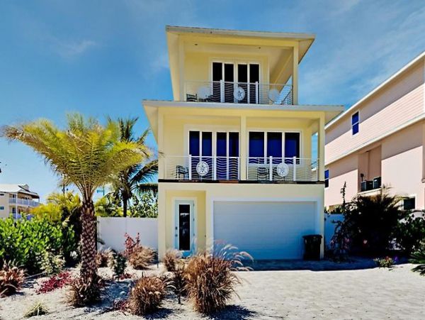 Englewood Vacation Home Three Bedroom Walk to Beach