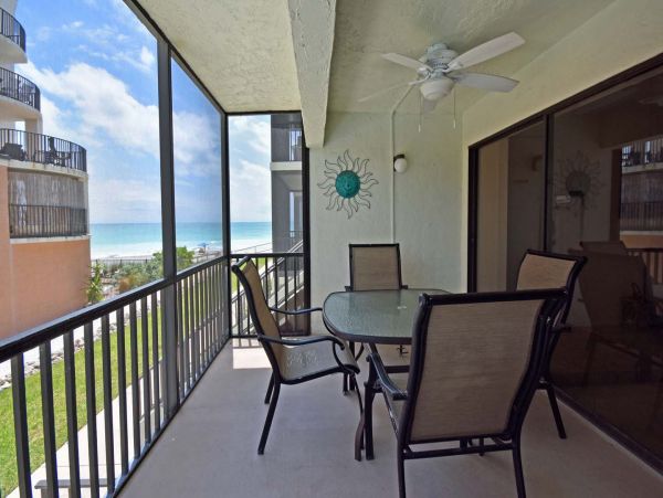 Delightful Two Bedroom Condo with Gulf Views