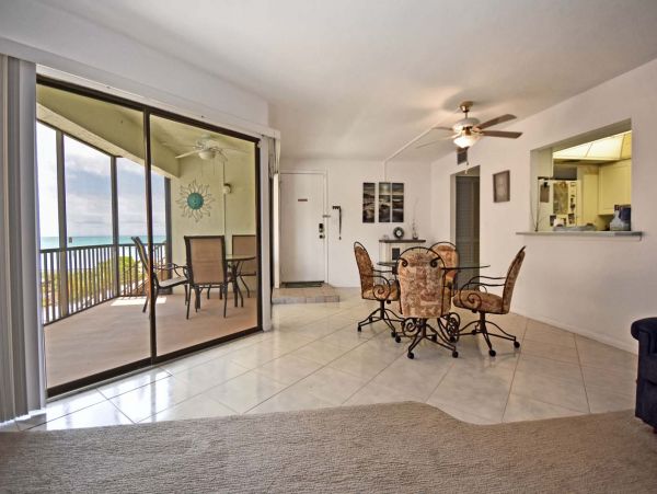 Delightful Two Bedroom Condo with Gulf Views