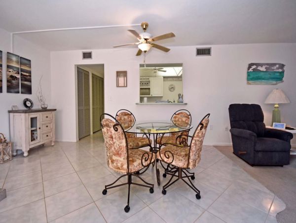 Delightful Two Bedroom Condo with Gulf Views