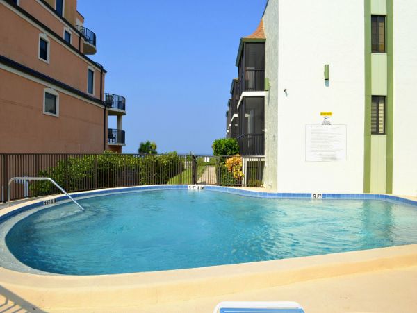 Delightful Two Bedroom Condo with Gulf Views
