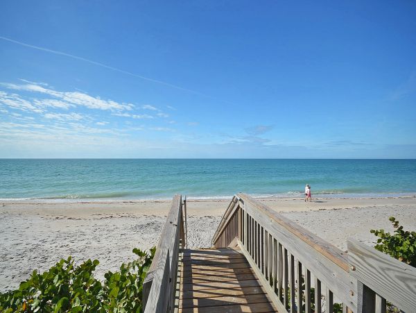 Delightful Two Bedroom Condo with Gulf Views