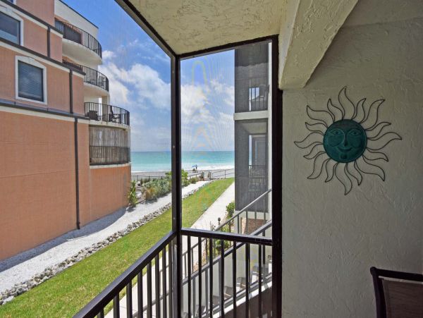 Delightful Two Bedroom Condo with Gulf Views