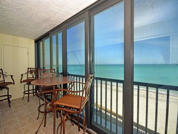 Lovely Gulf Front 2 Bedroom Condo Sleeps 4 Guests