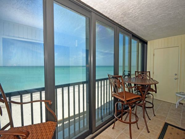 Lovely Gulf Front 2 Bedroom Condo Sleeps 4 Guests