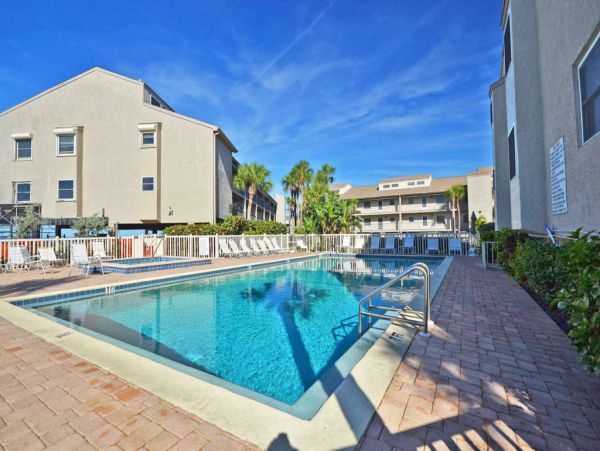 Lovely Gulf Front 2 Bedroom Condo Sleeps 4 Guests