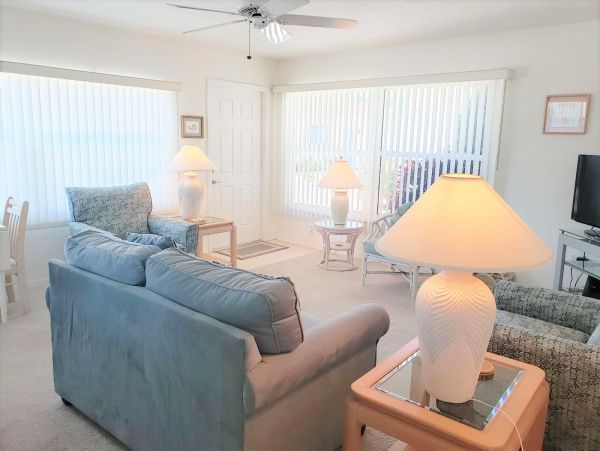 Charming Vacation Condo in Nokomis Located on Beach