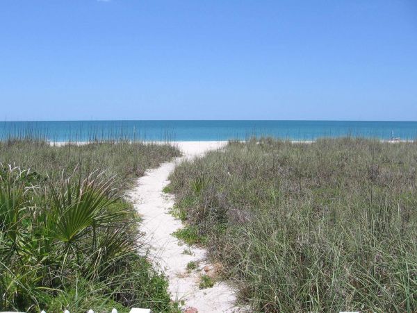 Charming Vacation Condo in Nokomis Located on Beach