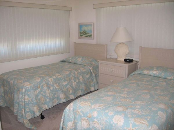 Charming Vacation Condo in Nokomis Located on Beach