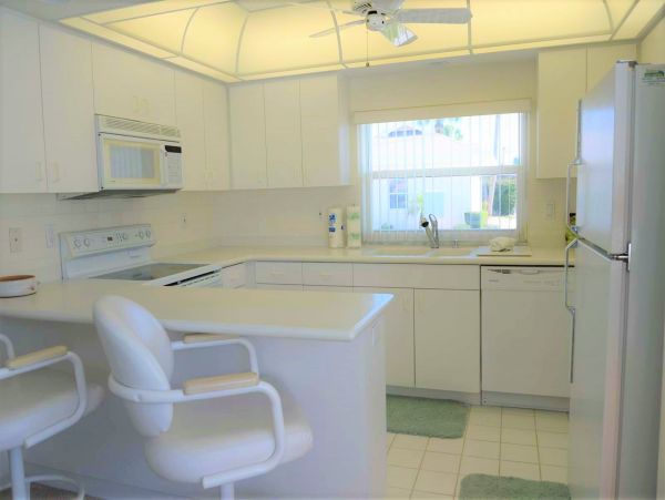 Charming Vacation Condo in Nokomis Located on Beach