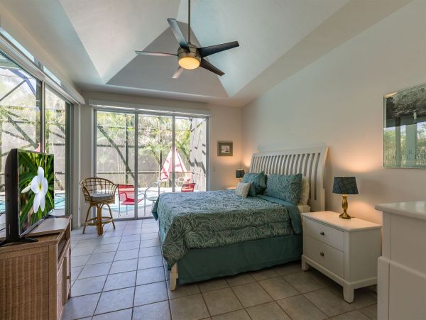 Five Bedroom Vacation Home with Private Pool in Marco Island