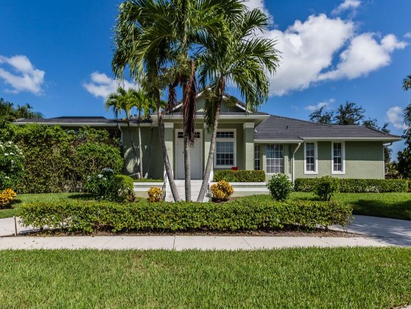 Five Bedroom Vacation Home with Private Pool in Marco Island