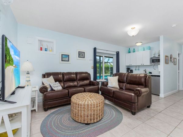 Luxurious Marco Island Retreat with Pool Guest Suite