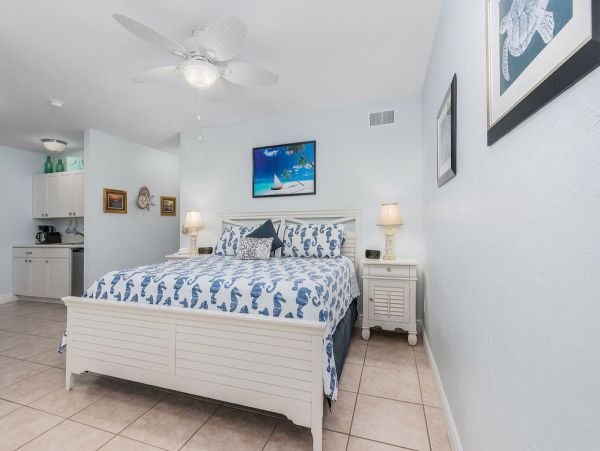 Luxurious Marco Island Retreat with Pool Guest Suite