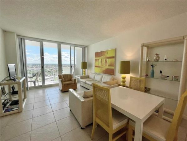 Marco Island Vacation Rental Condo One Bedroom Sleeps Two